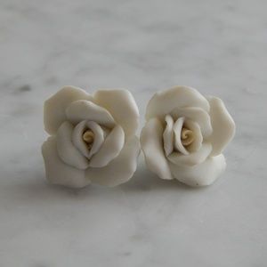 Vintage flower stud earrings